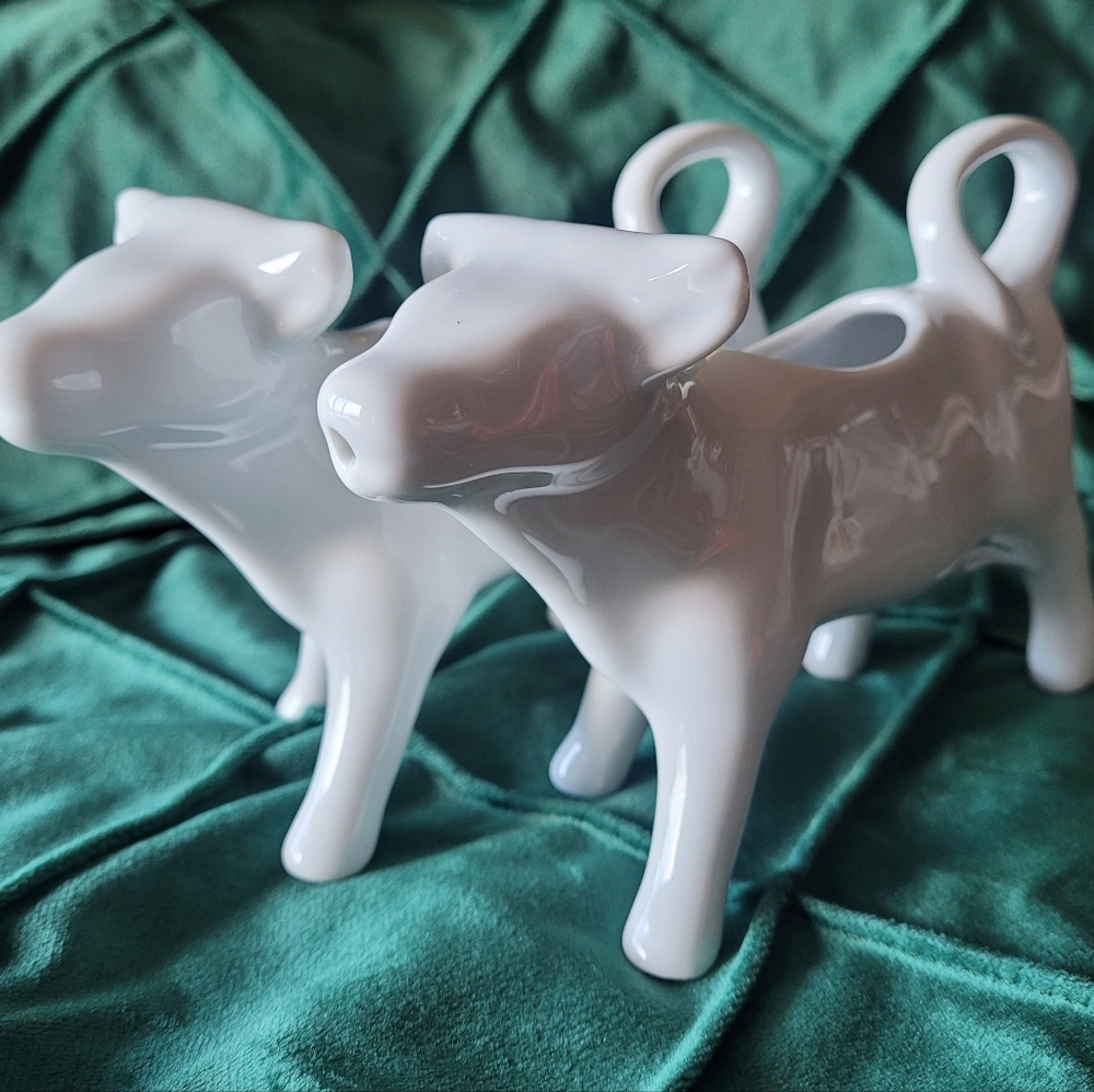 Charming White Ceramic Cow Creamer Duo - Picture 1 of 4